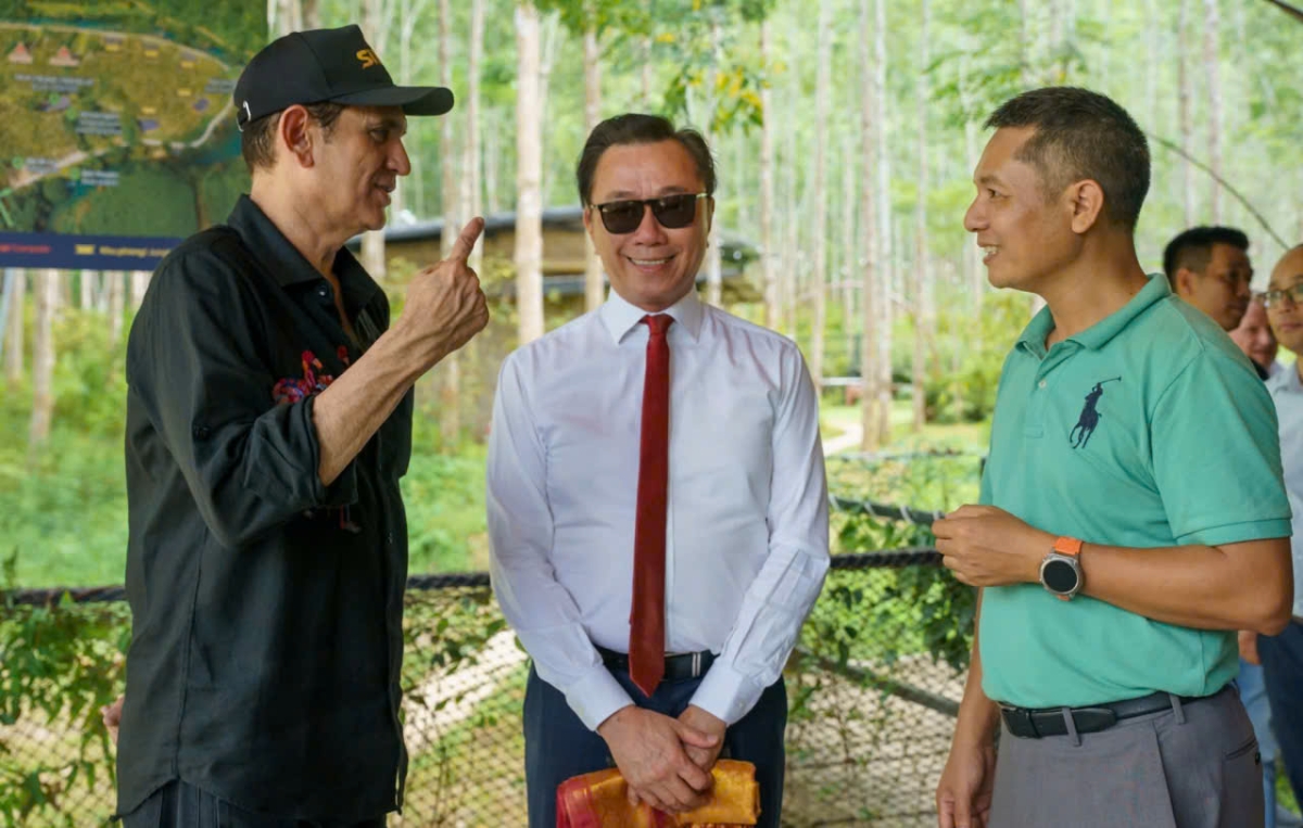 Đại sứ Phạm Sanh Châu, Tổng Giám đốc Oxalis và Đạo diễn phim Silaa.