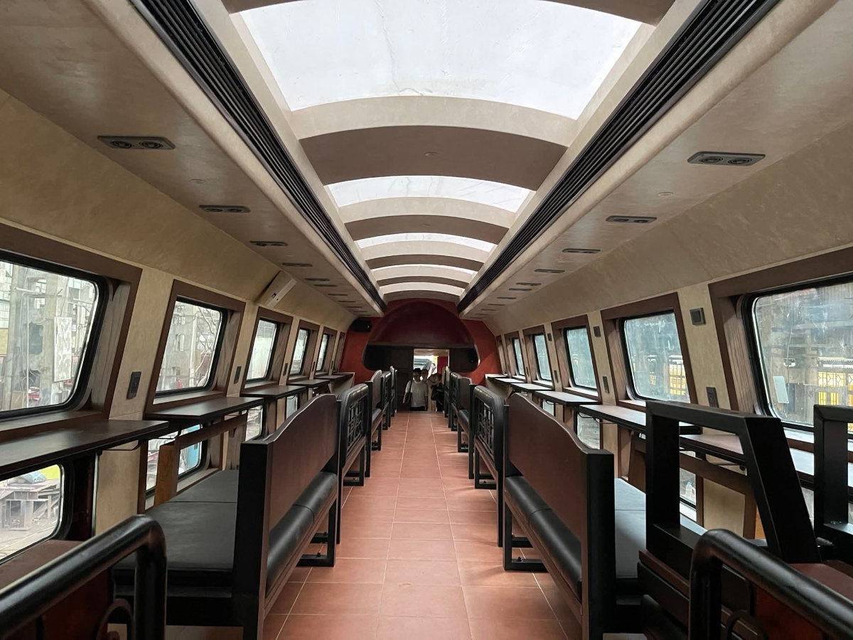 Bên trong toa tàu&nbsp;The Hanoi Train.