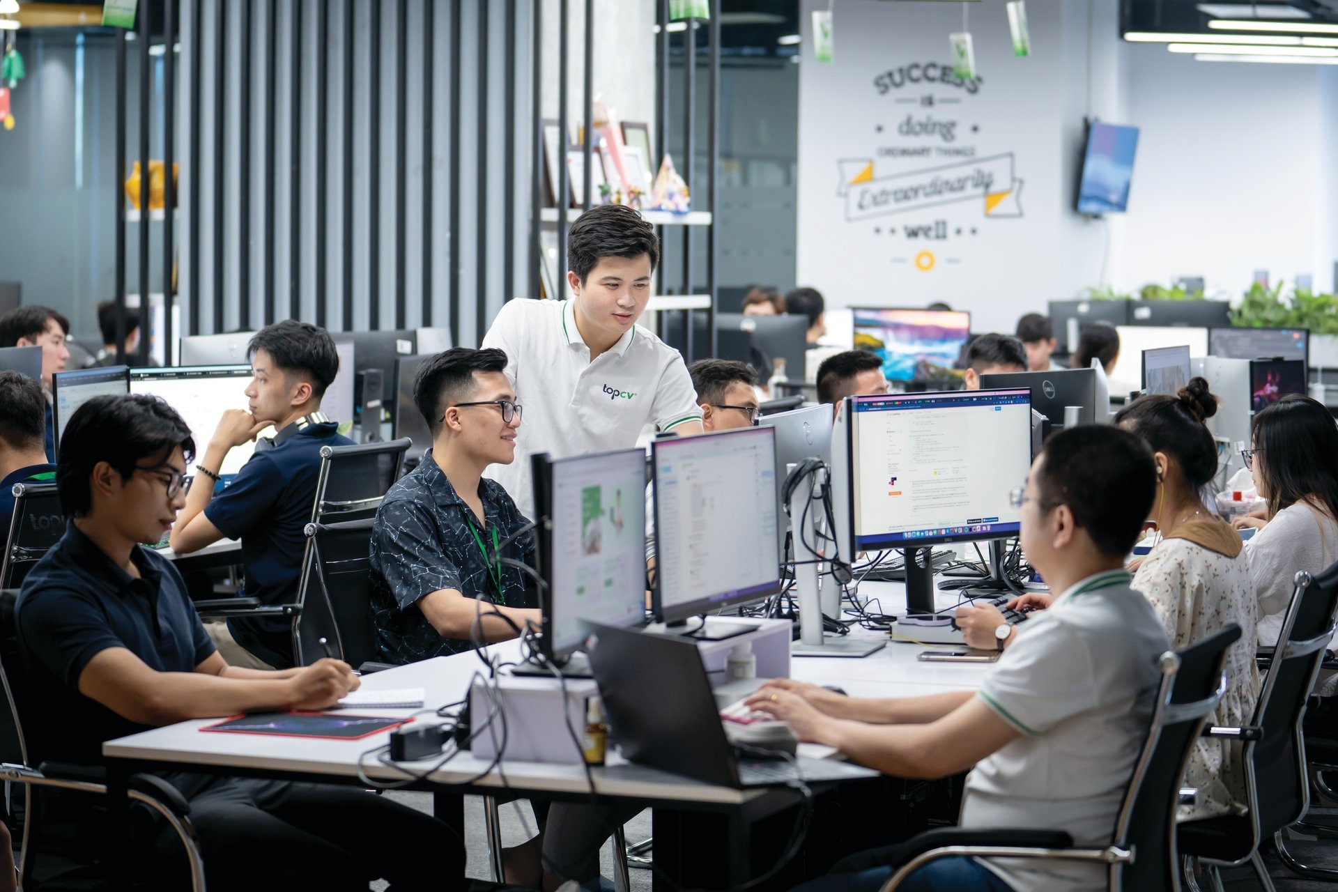 Đến năm 2030, Gen Z sẽ chiếm 40% lực lượng lao động nhưng tạo ra tới 80% doanh thu và lợi nhuận cho doanh nghiệp. Ảnh minh họa