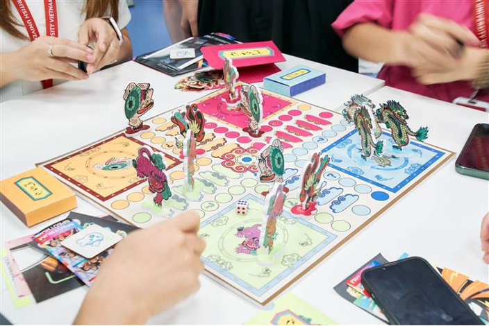 “Tu Linh” by Nguyen Thu Phuong is a board game project inspired by the Four Sacred Animals in Asian folklore - Dragon, Qilin, Turtle, and Phoenix. The project skillfully weaves elements of traditional culture into every detail, paired with accessible board game mechanics, allowing players to explore Vietnamese cultural identity through an engaging form of entertainment.
