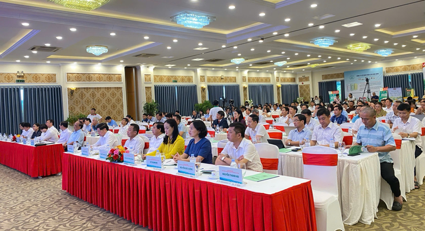 Các đại biểu tham dự diễn đàn 