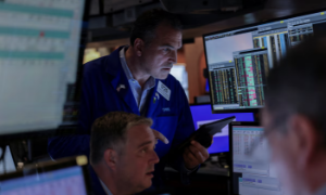 S&P 500 lập kỷ lục mới dù báo cáo PPI nóng hơn dự báo, giá dầu cao nhất 1 tuần