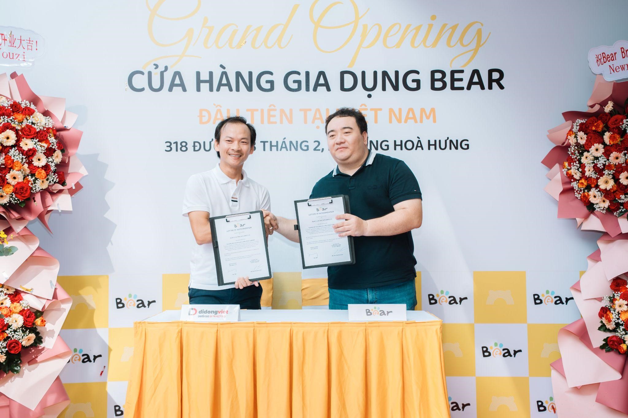 Bear và Di Động Việt đã ký kết MoU, chính thức trao trọng trách vận hành Bear Plus cho hệ thống bán lẻ này.