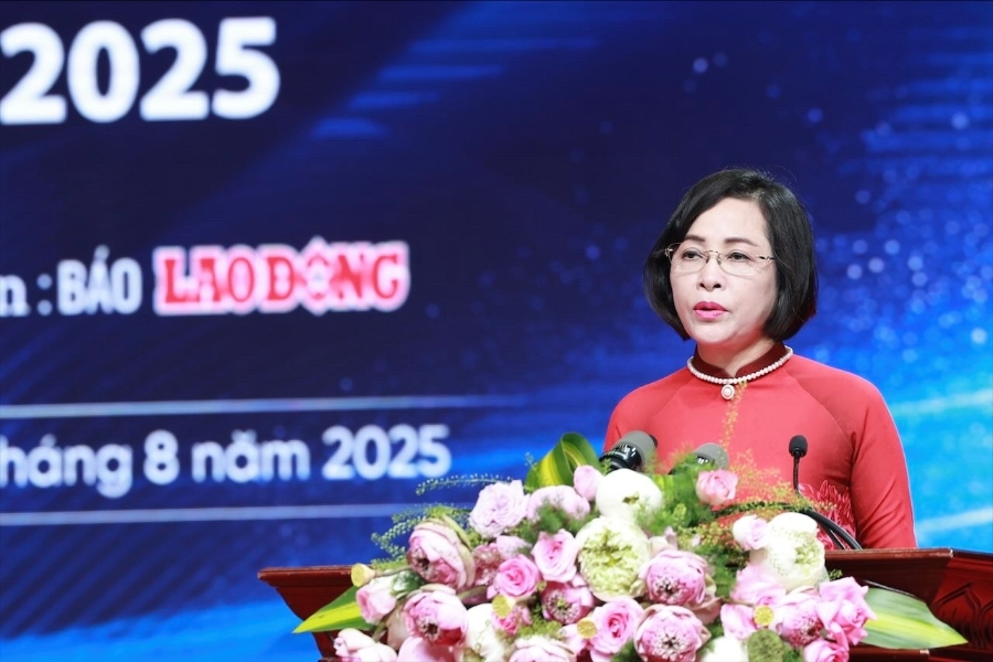 Ủy viên Trung ương Đảng, Phó Chủ tịch Quốc hội Nguyễn Thị Thanh phát biểu tại Lễ vinh danh Doanh nghiệp tiêu biểu vì người lao động năm 2025. Ảnh: Hải Nguyễn.