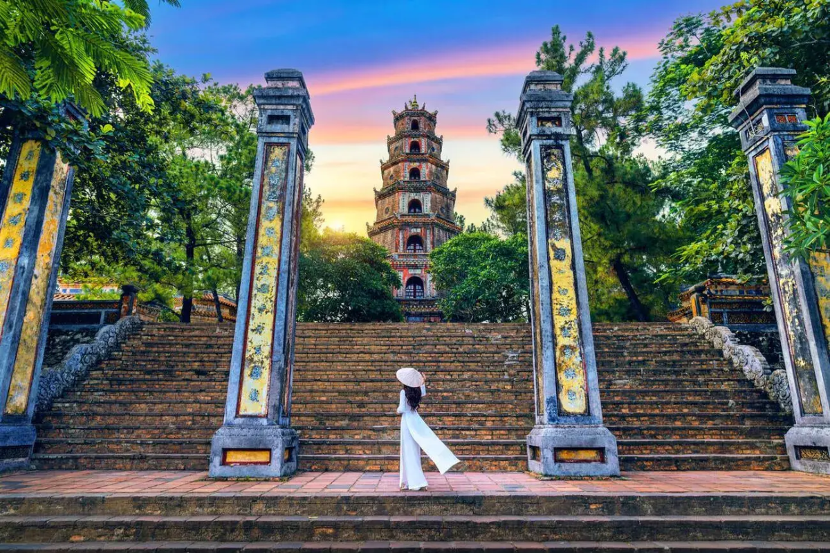 Đến nay Việt Nam đơn phương miễn thị thực cho du khách từ 24 quốc gia vào Việt Nam với mục đích du lịch.