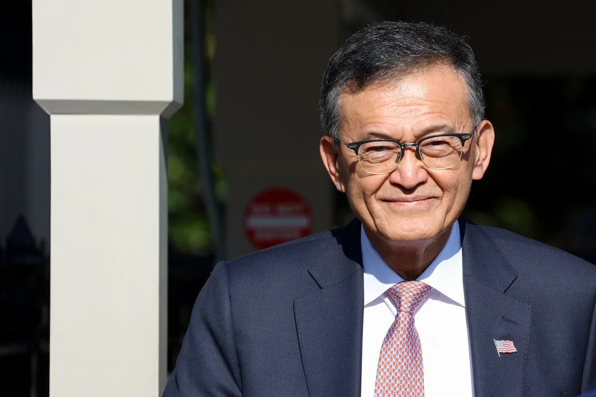 CEO Intel Lip-Bu Tan rời đi sau cuộc họp tại Nhà Trắng ngày 11/8/2025 - Ảnh: Bloomberg