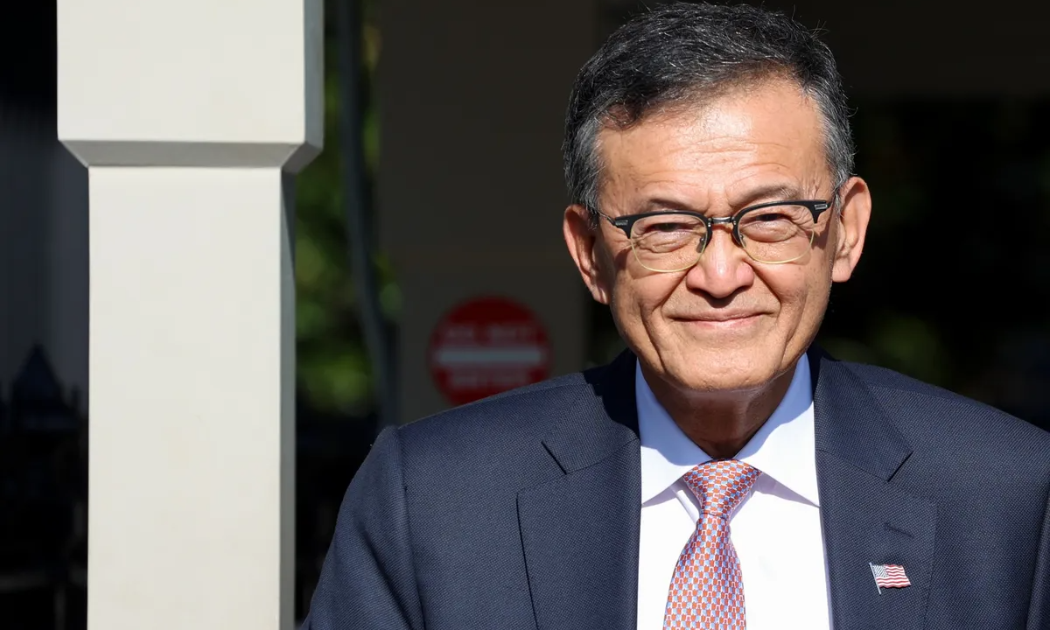 CEO Intel Lip-Bu Tan rời đi sau cuộc họp tại Nhà Trắng ngày 11/8/2025 - Ảnh: Bloomberg