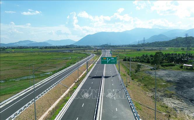 Một đoạn của cao tốc Vân Phong - Nha Trang sẽ thông tuyến vào dịp 19/8. Ảnh: Quốc Khánh/TTXVN