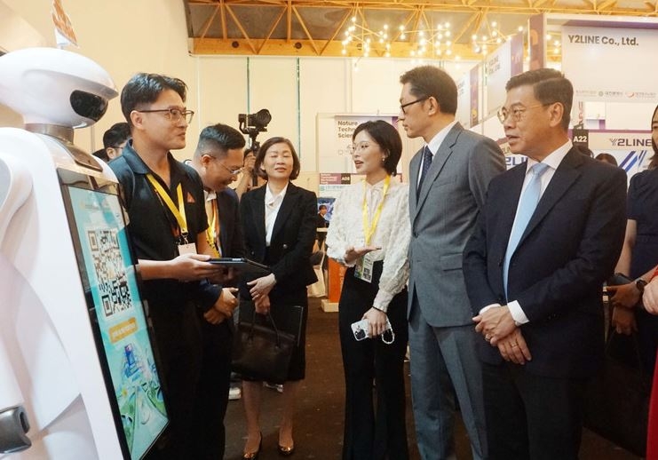 A multi-sector exhibition between Vietnam and South Korea kicked off