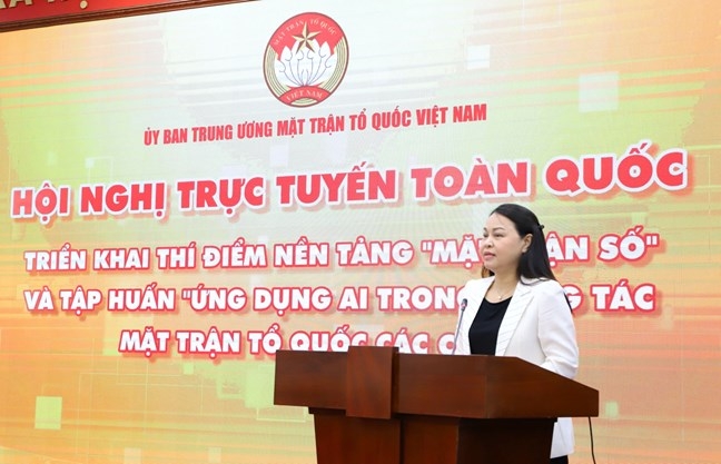 Bà Nguyễn Thị Thu Hà, Ủy viên Trung ương Đảng, Phó Bí thư Thường trực Đảng ủy Mặt trận Tổ quốc, các đoàn thể Trung ương, Phó Chủ tịch - Tổng Thư ký Ủy ban Trung ương Mặt trận Tổ quốc Việt Nam phát biểu chỉ đạo tại Hội nghị. Ảnh: mattran.org.vn.