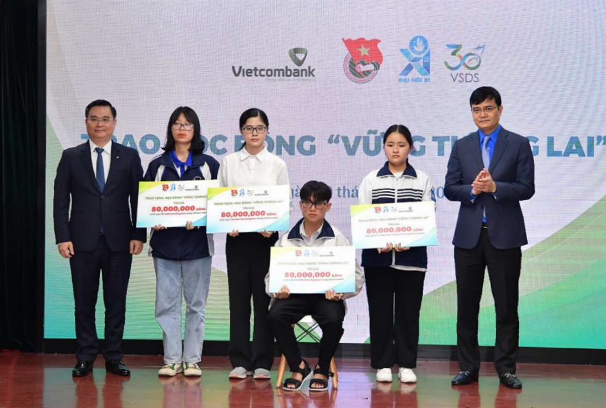 Giai đoạn 2020 - 2024, Vietcombank dành 2.311 tỷ đồng cho hoạt động an sinh xã hội, trọng tâm vào các lĩnh vực giáo dục, y tế, tài trợ cho người nghèo.