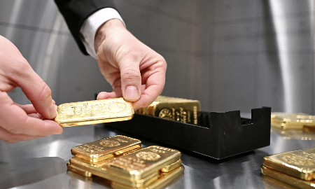 Giá vàng thế giới nhảy gần 100 USD/oz, lập kỷ lục mọi thời đại mới
