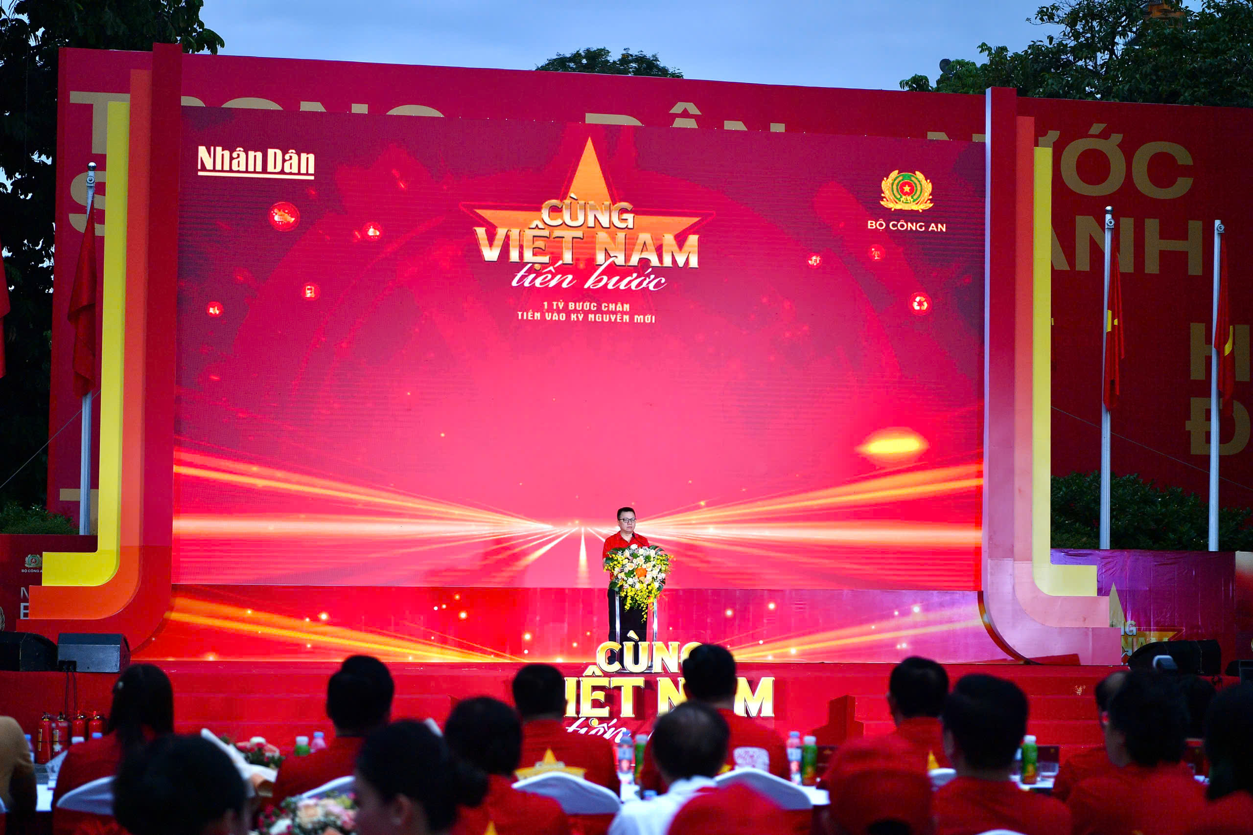 Đồng chí Lê Quốc Minh – Ủy viên Trung ương Đảng, Tổng Biên tập Báo Nhân Dân, Phó Trưởng Ban Tuyên giáo và Dân vận Trung ương, Chủ tịch Hội Nhà báo Việt Nam phát biểu tại chương trình.
