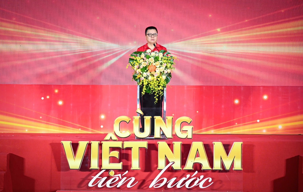 Đồng chí Lê Quốc Minh, Ủy viên Trung ương Đảng, Tổng Biên tập Báo Nhân Dân, Phó Trưởng Ban Tuyên giáo và Dân vận Trung ương, Chủ tịch Hội Nhà báo Việt Nam phát biểu tại Lễ phát động.