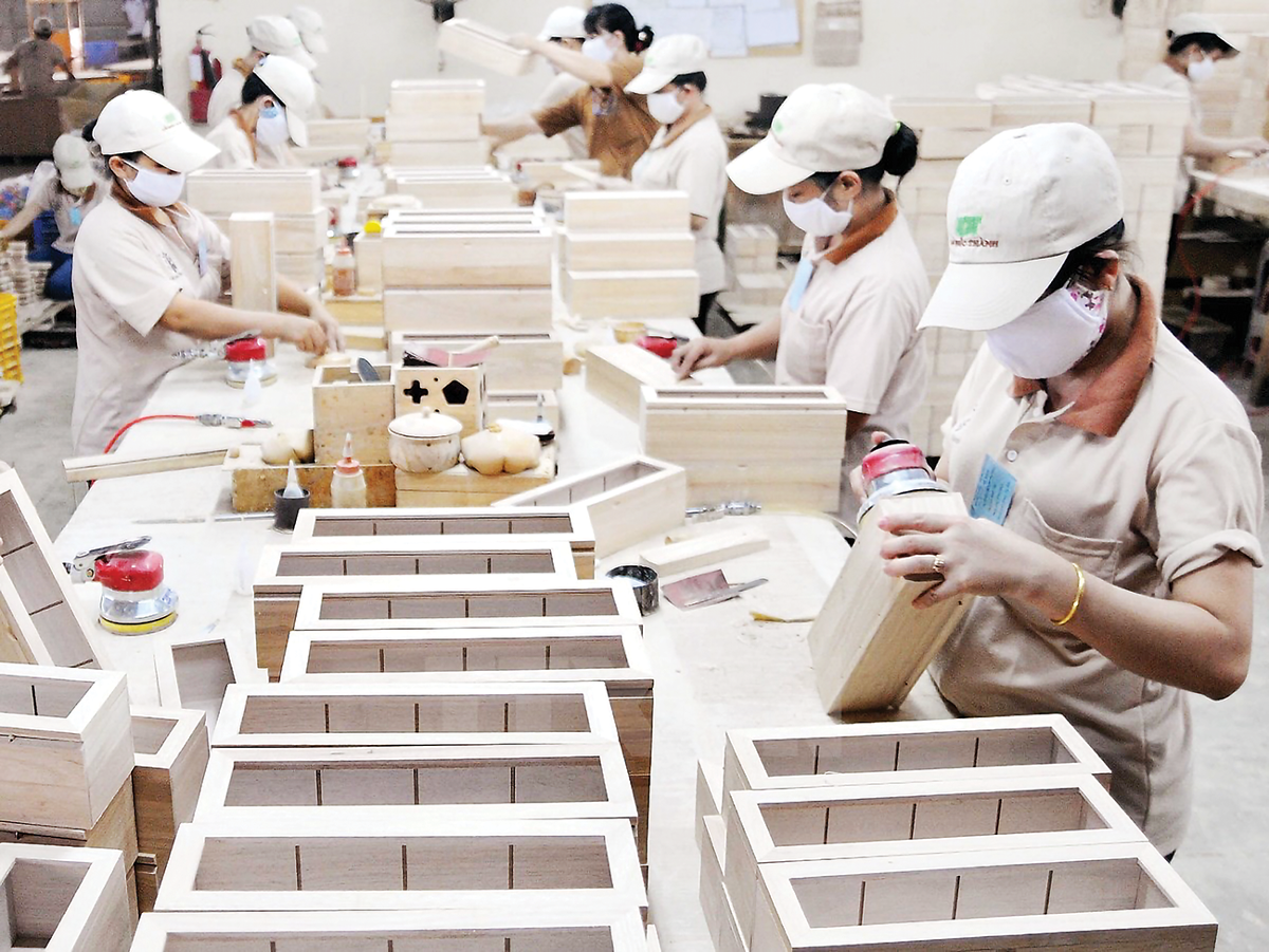Để duy trì và nâng cao sức cạnh tranh, các doanh nghiệp trong ngành gỗ cần phải tái cấu trúc và phát triển theo chiều sâu, thay vì chỉ gia công theo đơn đặt hàng.