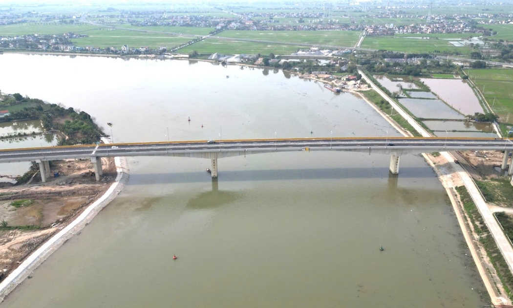 Dự án cầu vượt sông Đáy là một trong 3 dự án sẽ được tỉnh Ninh Bình khánh thành trong Lễ kỷ niệm 80 năm Quốc khánh 2/9 tới đây. Ảnh: N.B