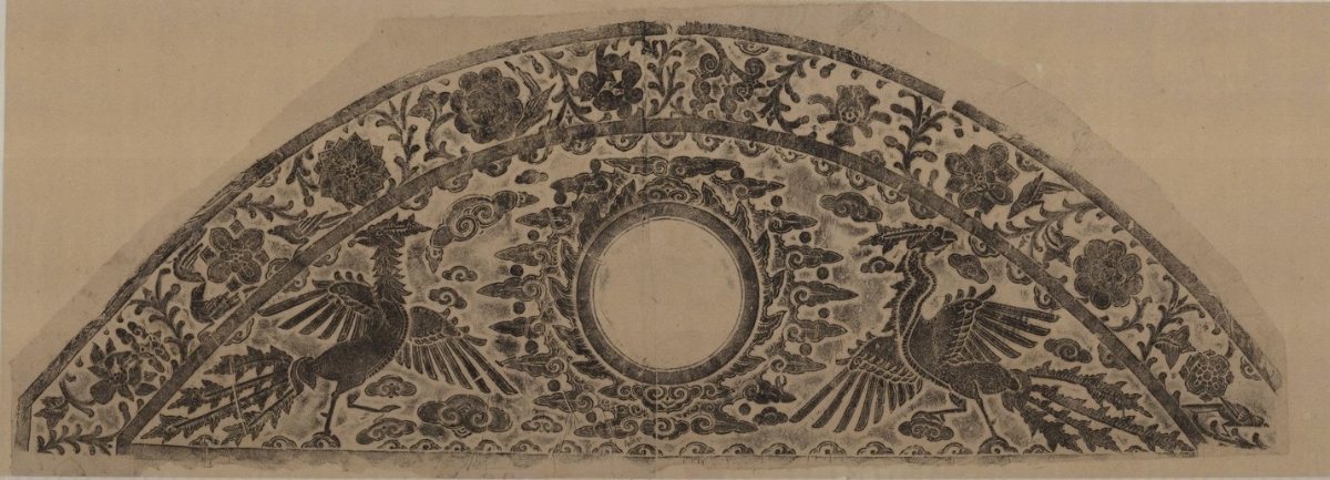 &nbsp; Bản rập trang trí trán bia tại Từ đường Đào Quang Nhiêu (Hà Nội), thế kỷ 17.