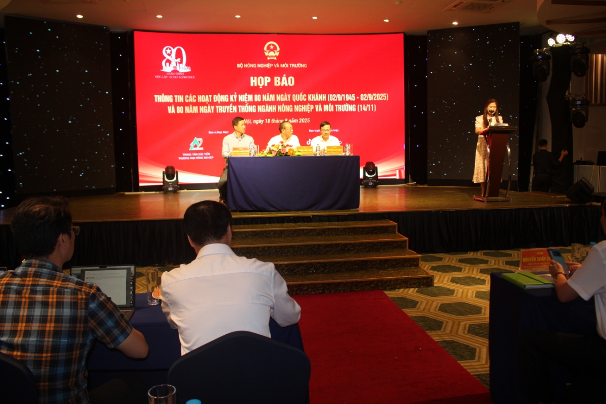 Quang cảnh buổi họp báo.