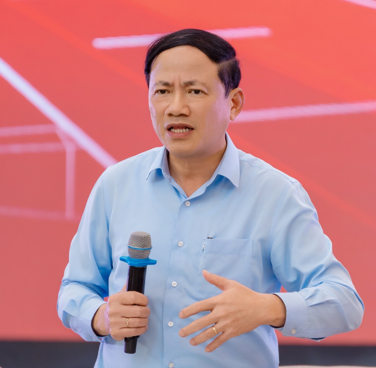 Chủ tịch UBND tỉnh Gia Lai Phạm Anh Tuấn đối thoại với các doanh nghiệp tại VPSF 2025 cụm Nam Trung Bộ và Tây Nguyên.