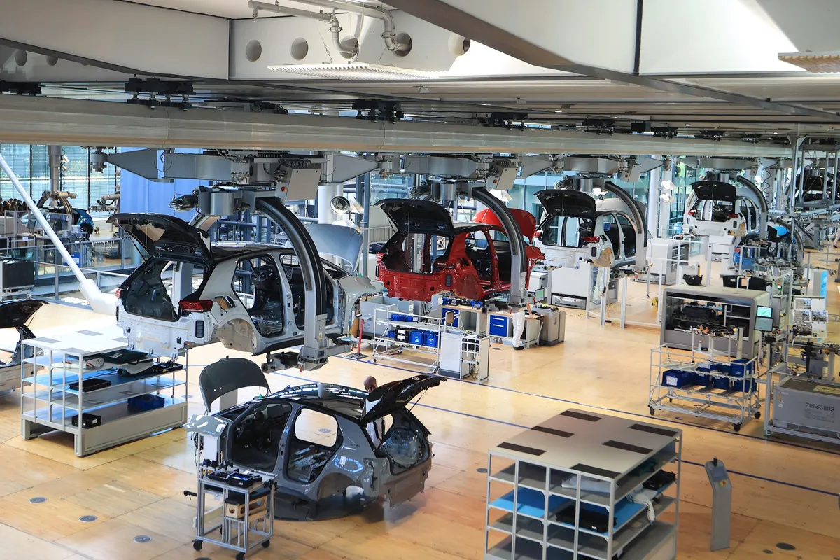 Một dây chuyền sản xuất ô tô tại Dresden, Đức - Ảnh: Bloomberg