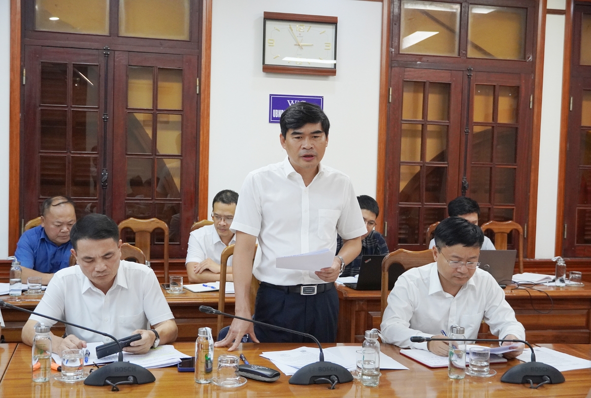 Đại diện Sở Tài chính Quảng Trị báo cáo tại buổi làm việc