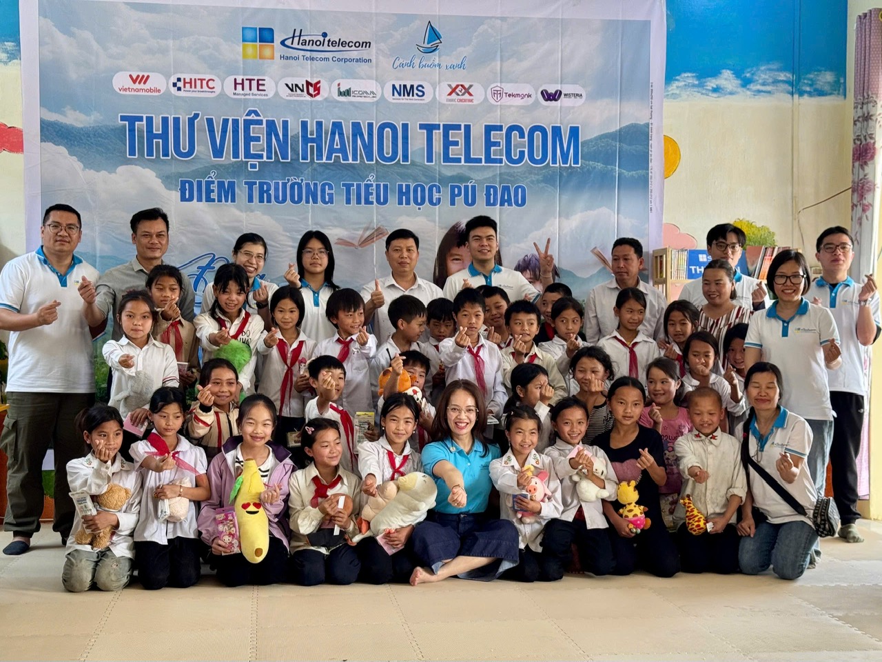 Ngoài hoạt động kinh doanh, Hanoi Telecom cũng tham gia nhiều chương trình trách nhiệm xã hội 