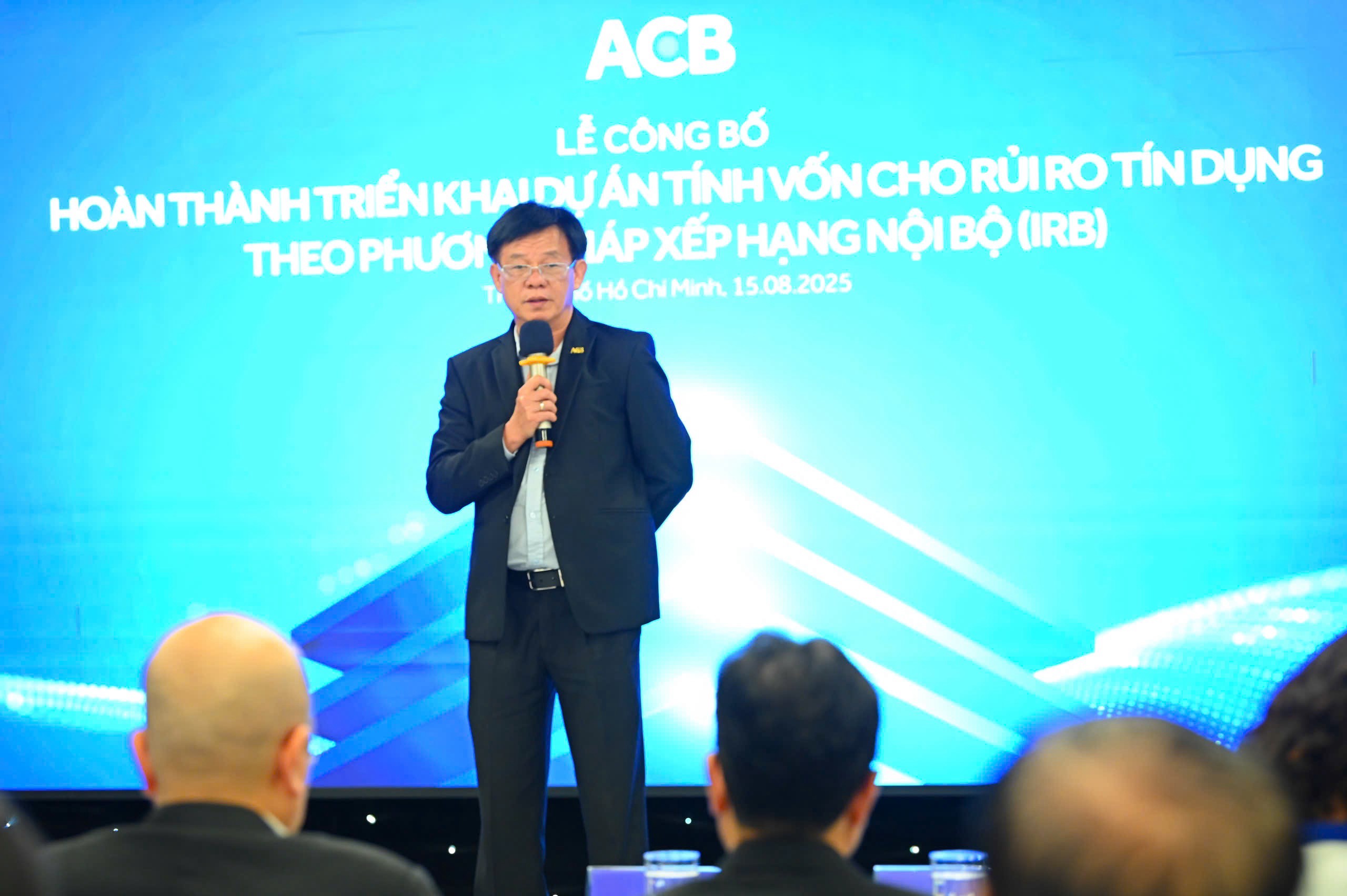 Ông Nguyễn Văn Hòa, Phó Tổng giám đốc ACB kiêm Chủ dự án, phát biểu tại sự kiện.