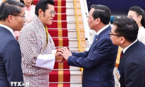 Quốc vương Bhutan và Hoàng hậu đến Hà Nội, bắt đầu thăm cấp Nhà nước tới Việt Nam
