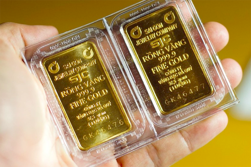 Giá bán vàng miếng SJC lần đầu tiên chạm mốc 125 triệu đồng mỗi lượng