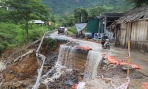 Mưa lớn kéo dài, Thanh Hóa, Hà Tĩnh đối mặt lũ quét, sạt lở
