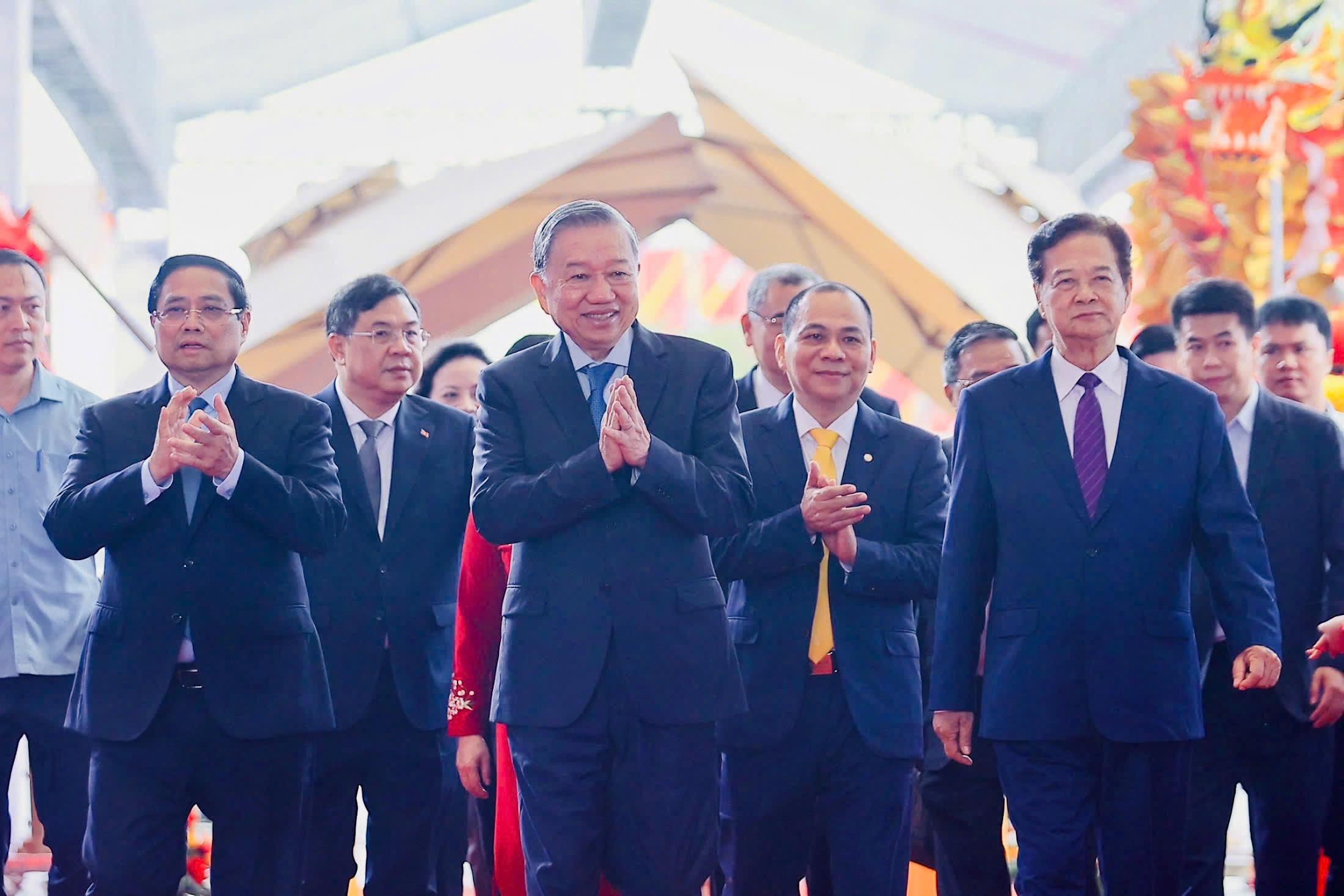 Tổng Bí thư Tô Lâm, Thủ tướng Chính Phủ Phạm Minh Chính, cùng các lãnh đạo, nguyên lãnh đạo Đảng, Nhà nước, Chính phủ, thành phố Hà Nội tham dự sự kiện Khánh thành Trung tâm Hội chợ Triển lãm Quốc gia.
