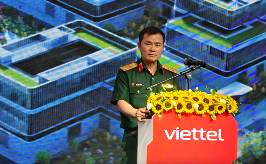 Chủ tịch kiêm Tổng giám đốc Tập đoàn Viettel Tào Đức Thắng phát biểu tại Lễ khởi công Dự án Trung tâm Nghiên cứu và Phát triển Viettel tại Khu Công nghệ cao Hòa Lạc.