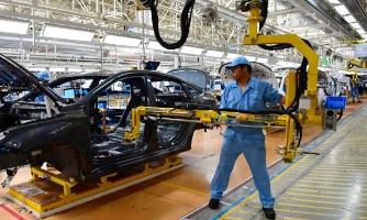 Ngành xe điện Trung Quốc lần đầu tiên đầu tư ra nước ngoài nhiều hơn trong nước