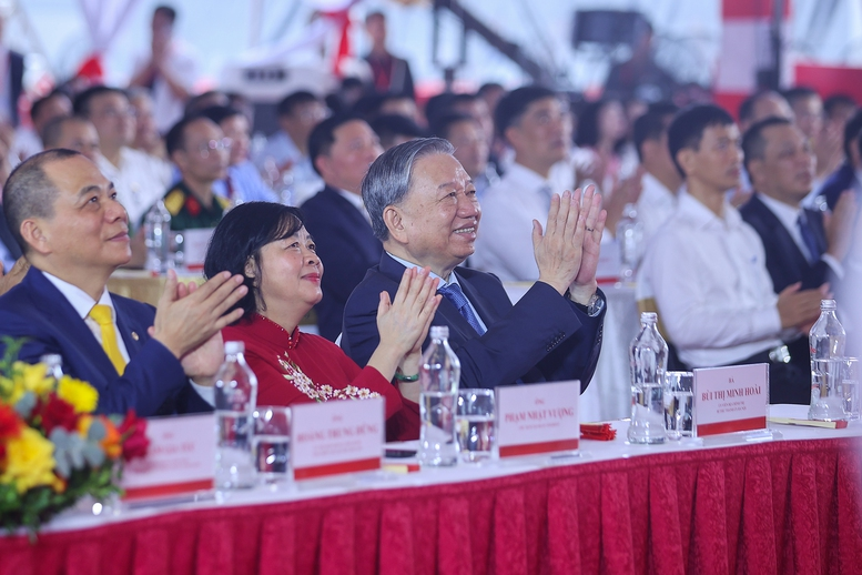 Tổng Bí thư Tô Lâm dự lễ khởi công, khánh thành 250 công trình tại điểm cầu trung tâm - Ảnh: VGP/Nhật Bắc