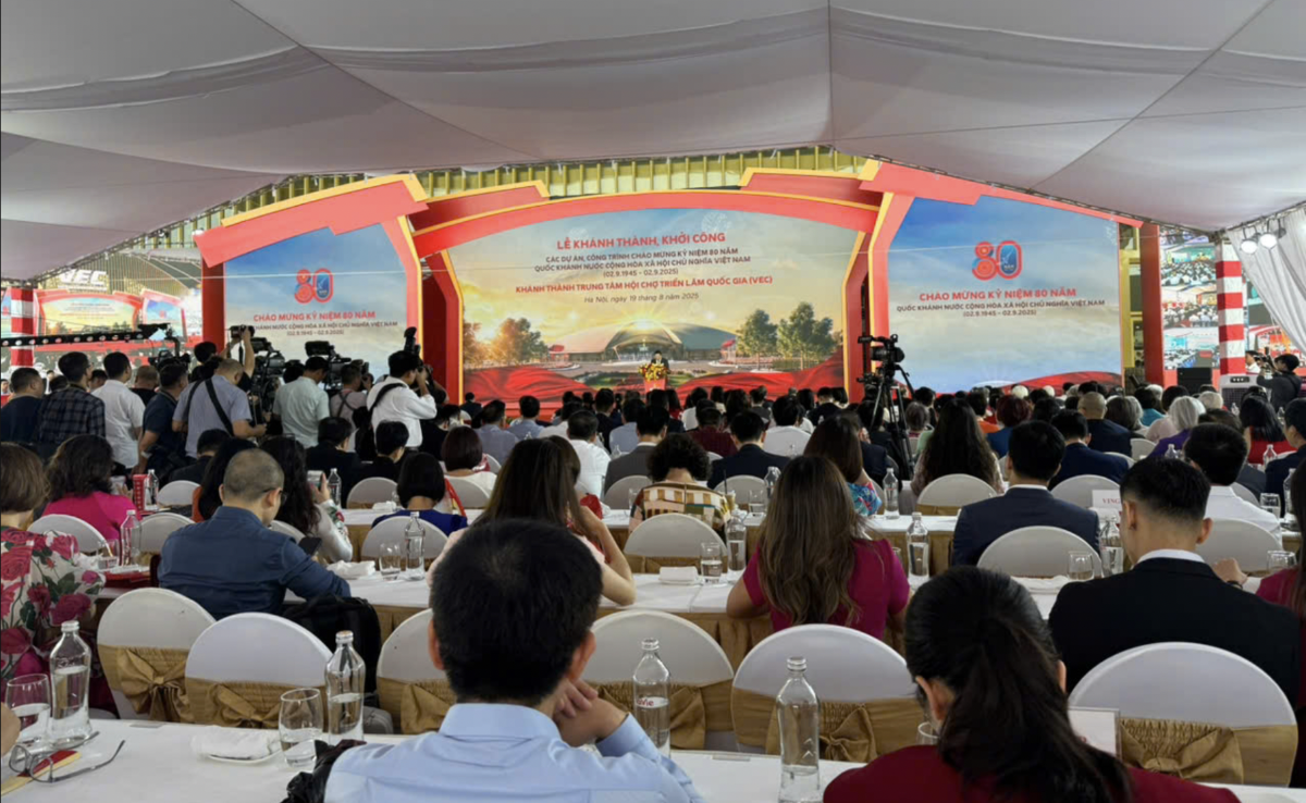 Toàn cảnh buổi lễ tại điểm cầu trung tâm.