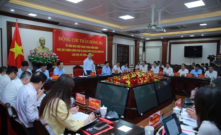 Phó Thủ tướng Trần Hồng Hà cùng đoàn công tác của Chính phủ làm việc với lãnh đạo tỉnh Ninh Bình.