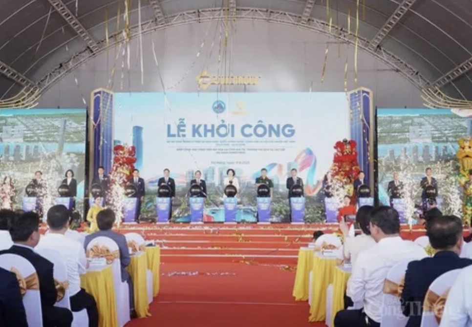 Thực hiện nghi thức khổi công dự án