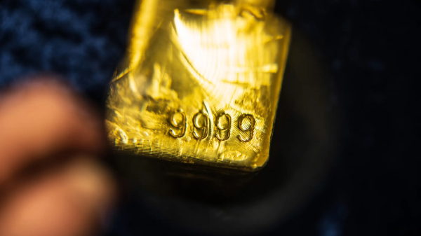 Giá vàng giằng co trong lúc đồng USD mạnh lên