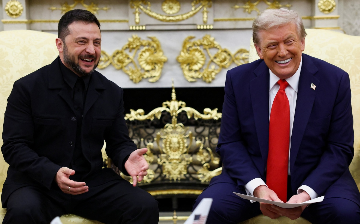 Tổng thống Ukraine Zelenskiy (trái) và Tổng thống Mỹ Donald Trump trong cuộc gặp tại Nhà Trắng ngày 18/8 - Ảnh: Shutterstock