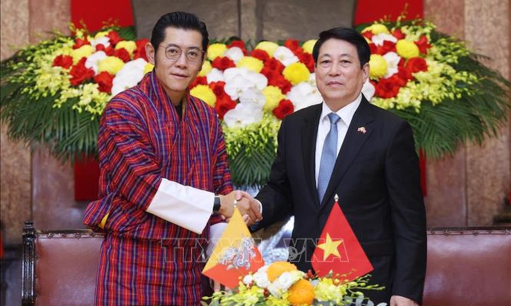 Chủ tịch nước Lương Cường và Quốc vương Bhutan Jigme Khesar Namgyel Wangchuck. Ảnh: TXVN