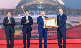 Vingroup vinh dự đón nhận Huân chương lao động hạng Nhất