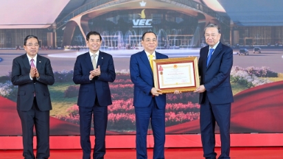 Vingroup vinh dự đón nhận Huân chương lao động hạng Nhất