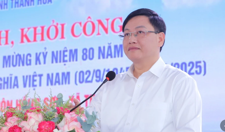 Phó Chủ tịch UBND tỉnh Thanh Hóa Mai Xuân Liêm phát biểu tại buổi lễ khởi công Dự án Khu tái định cư thôn Hồng Sơn