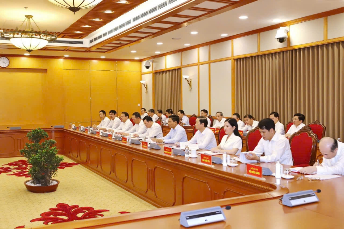 Ban Thường vụ Tỉnh ủy Thanh Hóa tại buổi làm việc