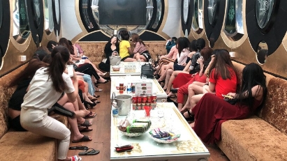 Hà Nội: Mại dâm, ma túy “núp bóng” karaoke diễn biến phức tạp