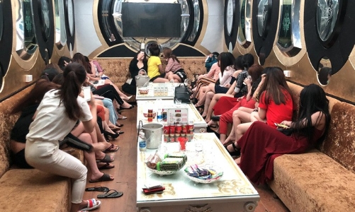 Hà Nội: Mại dâm, ma túy “núp bóng” karaoke diễn biến phức tạp