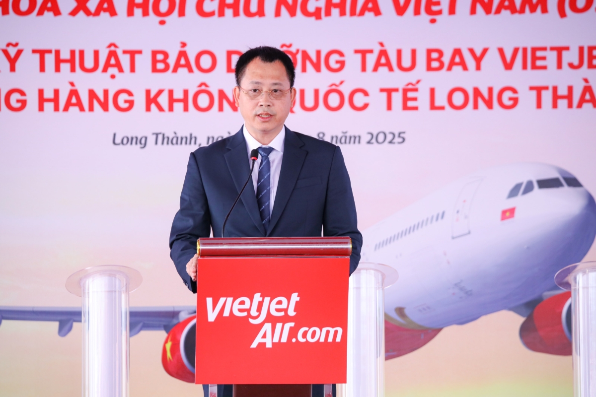Phó Cục trưởng Cục Hàng không Việt Nam Đỗ Hồng Cẩm, chúc mừng Vietjet khởi công dự án Trung tâm Kỹ thuật Bảo dưỡng Tàu bay.
