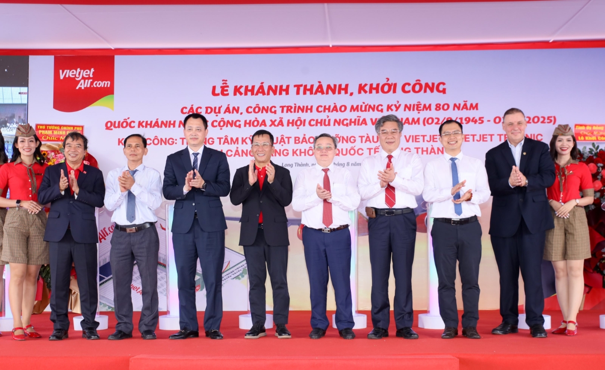 Lãnh đạo Cục Hàng không Việt Nam, tỉnh Đồng Nai và Vietjet thực hiện nghi thức khởi công dự án hangar số 3 và số 4 của Vietjet tại Cảng hàng không quốc tế Long Thành.