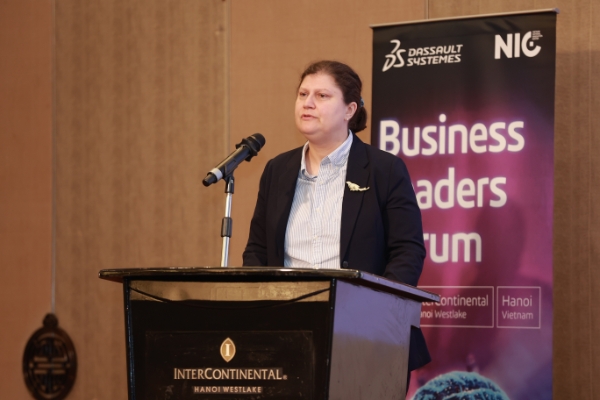 Bà Marie Keller, Quyền Đại diện lâm thời, Đại sứ quán Pháp tại Việt Nam phát biểu tại Diễn đàn.