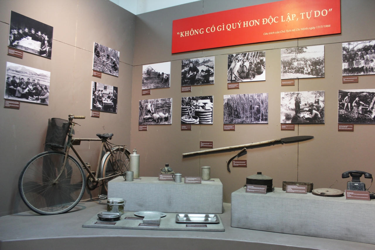 Bảo tàng lưu giữ hàng nghìn hiện vật gốc và các tư liệu thể hiện tinh thần cách mạng kiên cường bất khuất của nhân dân Nghệ Tĩnh